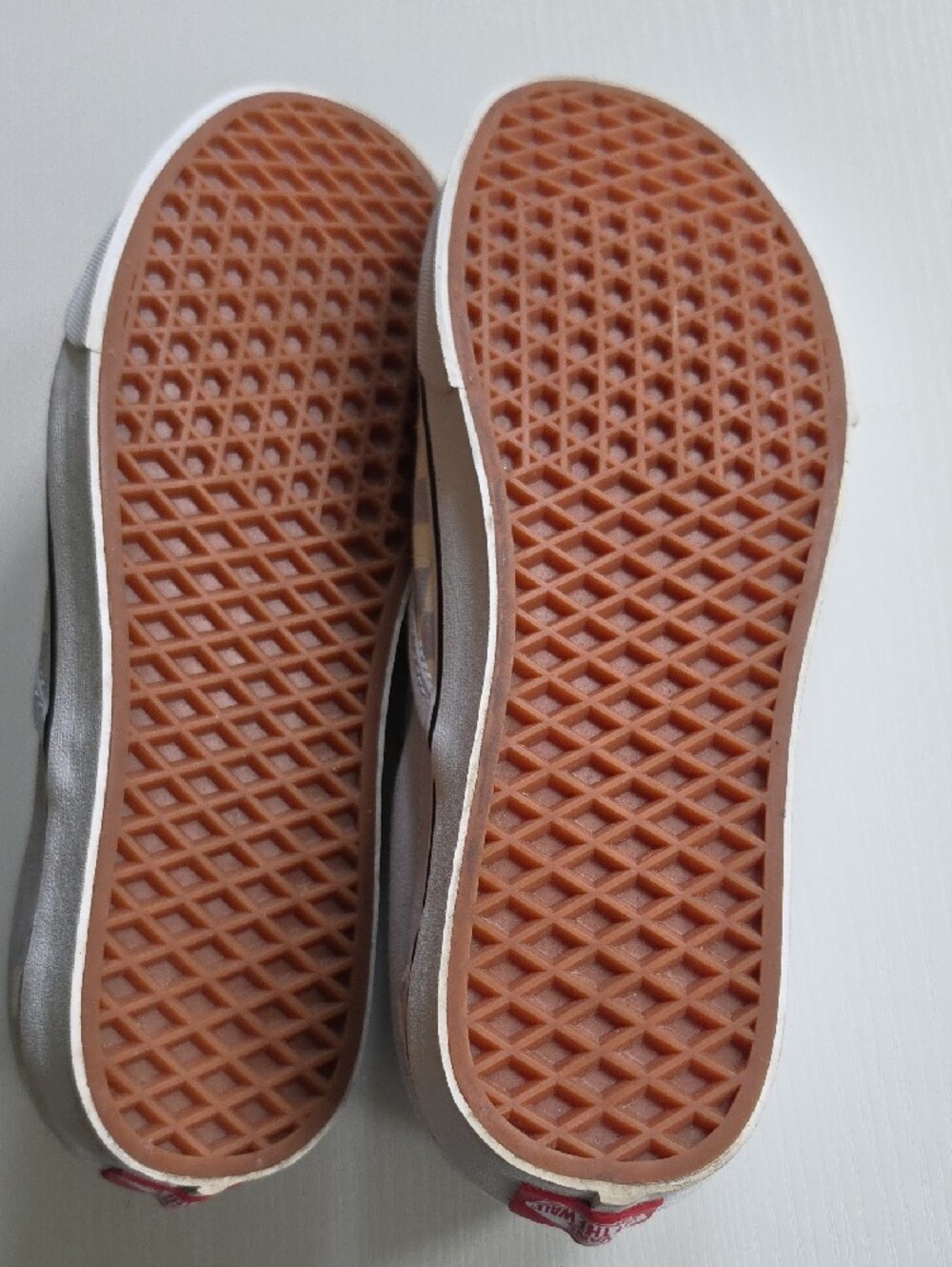 Mens Vans Slip-On Checkerboard Sneakers in Light Gray and Cream Like New - Picture 5 of 5